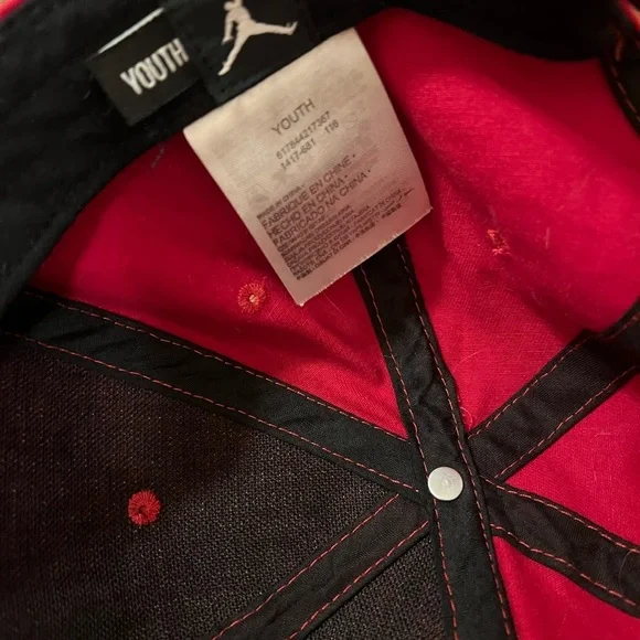 Nike Air Jordan - Red Cap - Picture 2 of 3